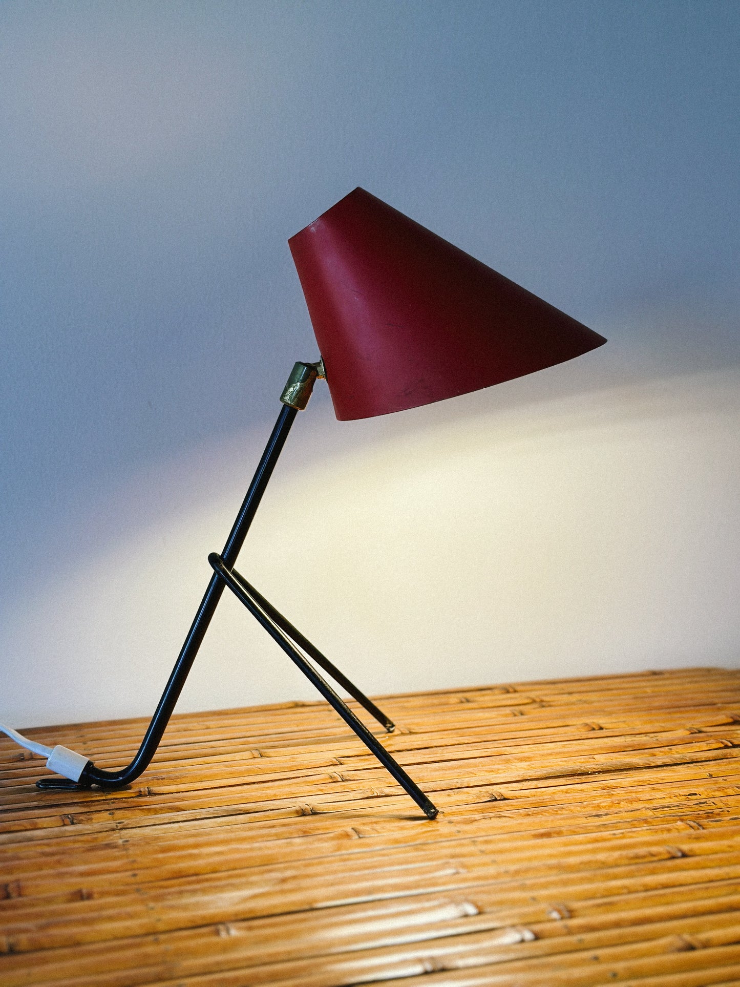 AJH 1950s RED MODERNIST TABLE LAMP, Sweden