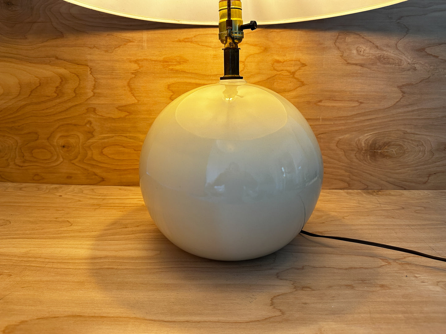 CERAMIC WHITE BALL LAMP C. 1970